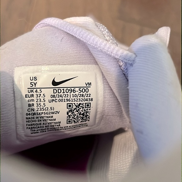 Nike Girls Running Sneakers - Picture 9 of 10